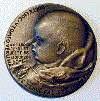 Bronzov medaile vytvoen Mari Uchytilovou, na odvrcen stran jsou vyryta jmna usmrcench Lidickch dt na relifu lidickho ke (6cm)
