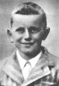 Josef Hroník, * 16. srpna 1927 v Lidicích nebylo mu ještě 15 let