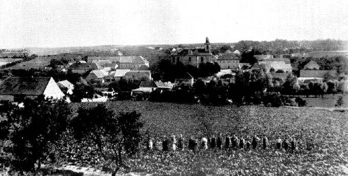 Tak vypadala obec Lidice ještě dne 9. června 1942.